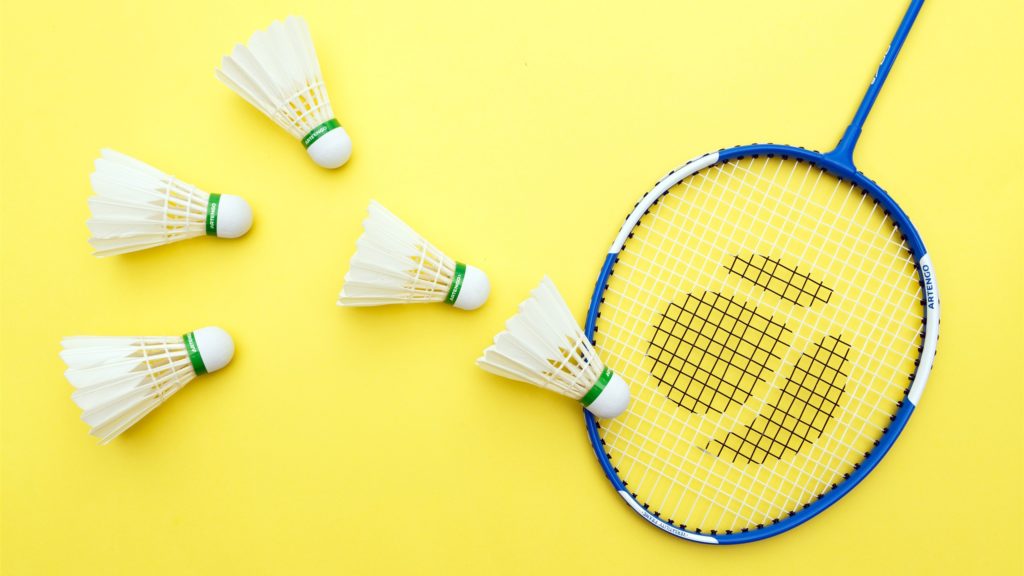 memilih Jenis Shuttlecock Badminton yang cocok itu perlu uji coba di lapangan