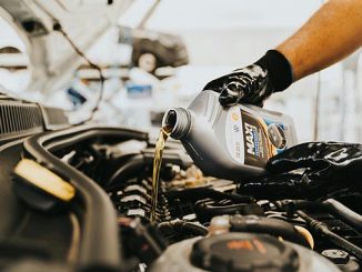 Beda oli mesin mobil dan motor dari fungsi dan komposisi, viskositas, standar dan sertifikasi hingga penggunaan itu apa saja