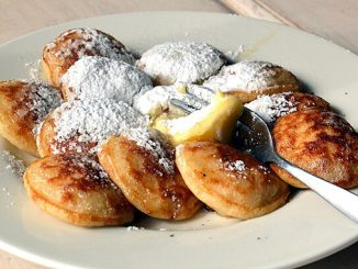Akulturasi makanan Belanda di Indonesia ada banyak, misalnya rijsttafel, bitterballen, hingga poffertjes yang jamak ditemui di kafe kekinian