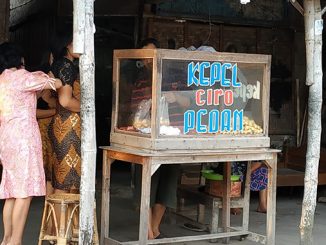 Kepel atau kepelan kuliner jajanan klaten yang unik dan enak dengan harga sangat terjangkau. Lezat dicocol sambal hijau bersama keluarga