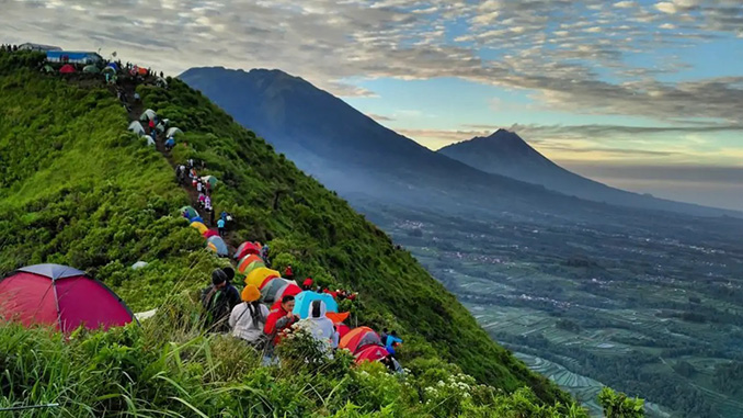 Wisata gunung di Jawa Tengah bareng keluarga, perlu menyiapkan mulai dari persiapan fisik, akomodasi, hingga memastikan rute dan keamanan