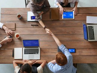 Spesifikasi laptop entry level untuk pekerja kantoran tahun 2025 dengan pertimbangan RAM 8GB, storage NVMe, hingga layar IPS