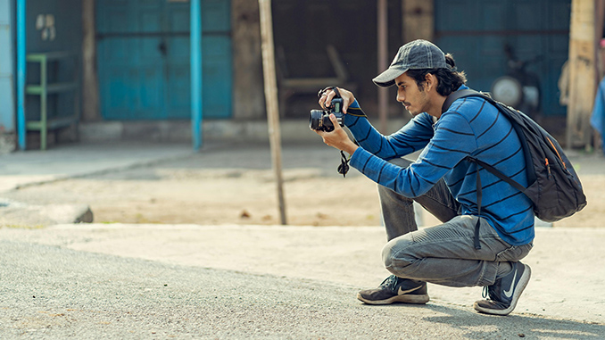 Peran video klip dalam menjelaskan lirik lagu adalah melengkapinya lewat narasi visual dan struktur cerita dan ekspresi artis