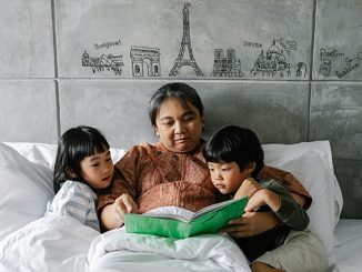 Manfaat cerita dongeng untuk perkembangan jiwa positif anak melalui pengembangan nilai moral dan etika, latihan imajinasi hingga empati anak