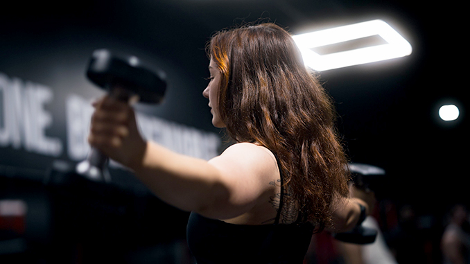 Member gym pemula dan panduan beradaptasi dengan lingkungan dan peralatan fitness sampai membangun kepercayaan diri